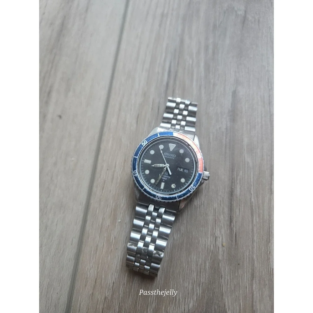 Seiko Watch Mens Sports 150 Quartz Pepsi Bezel Day Date Stainless Steel 8223